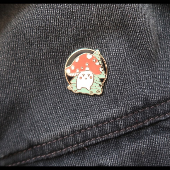 Mushroom Hard Enamel Pin Brooch - Picture 3 of 3